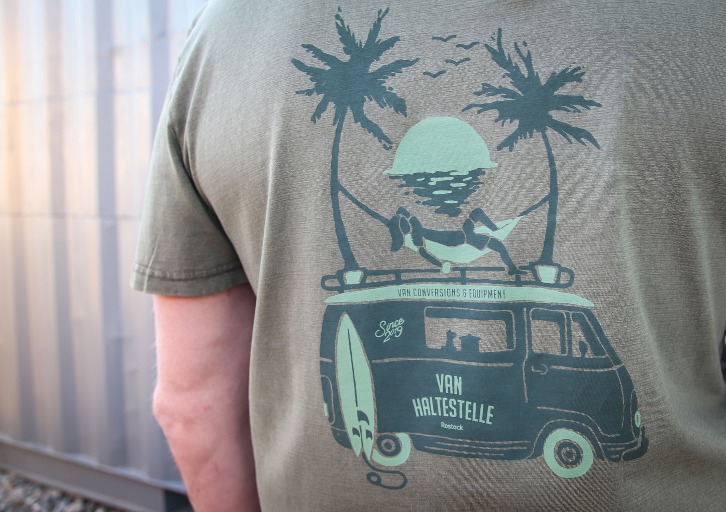Van-Haltestelle Surf Van T-Shirt (Unisex)