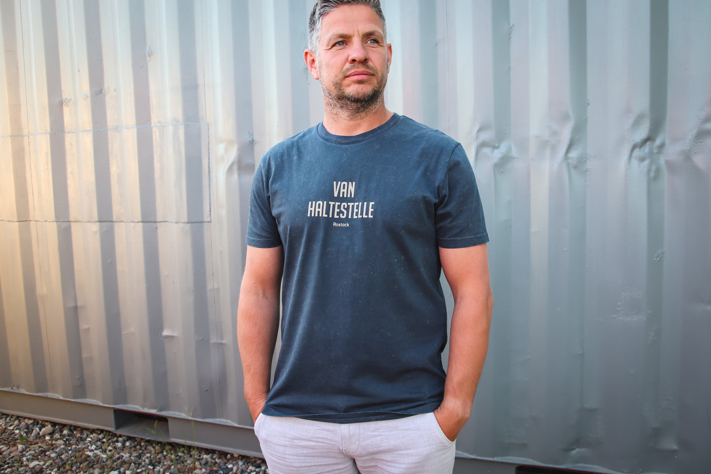 Van-Haltestelle Surf Van T-Shirt (Unisex)