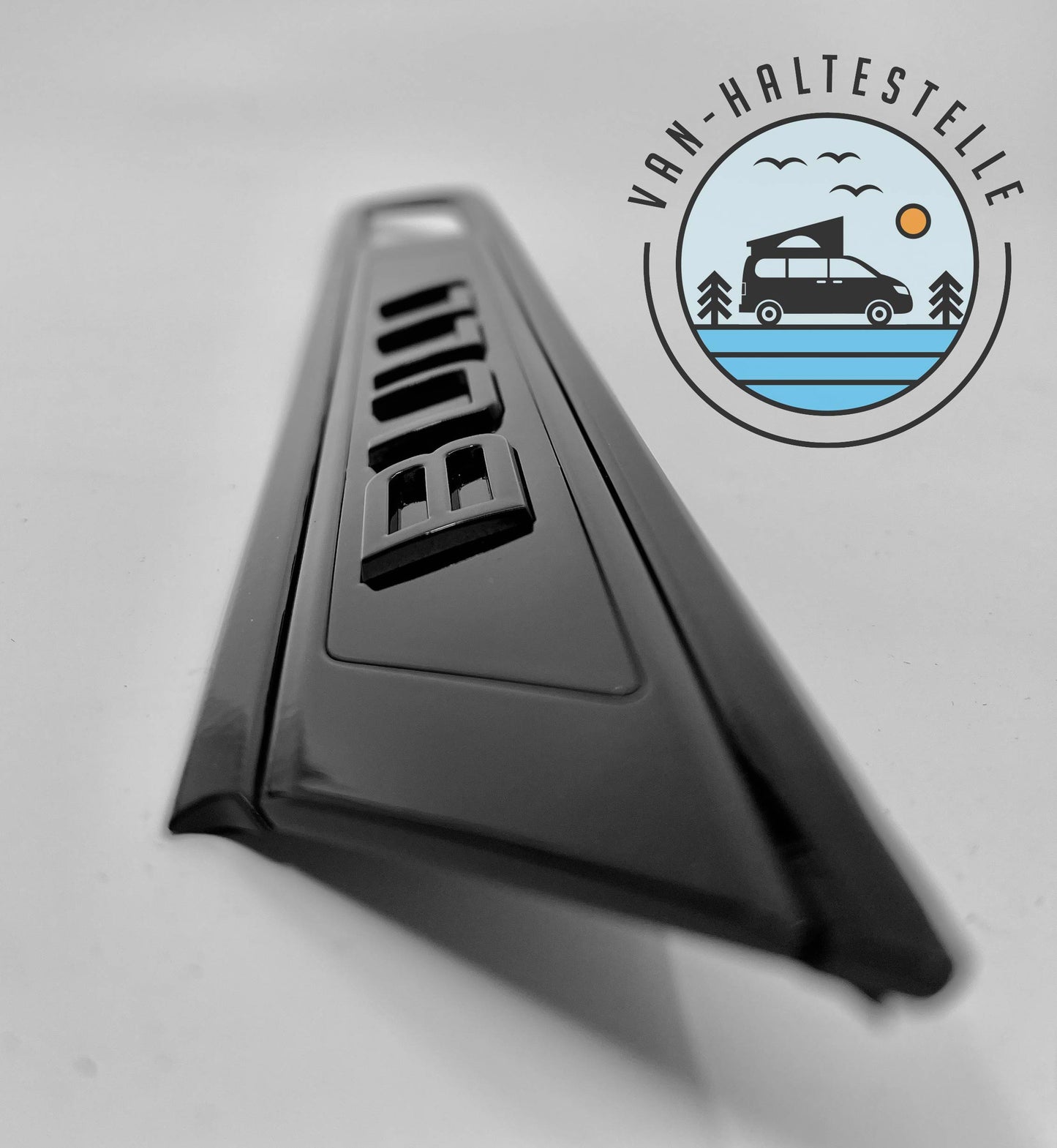 VW Schriftzug T6.1 Emblem Hochglanz Schwarz für California und Multivan VW Bulli Van- Haltestelle