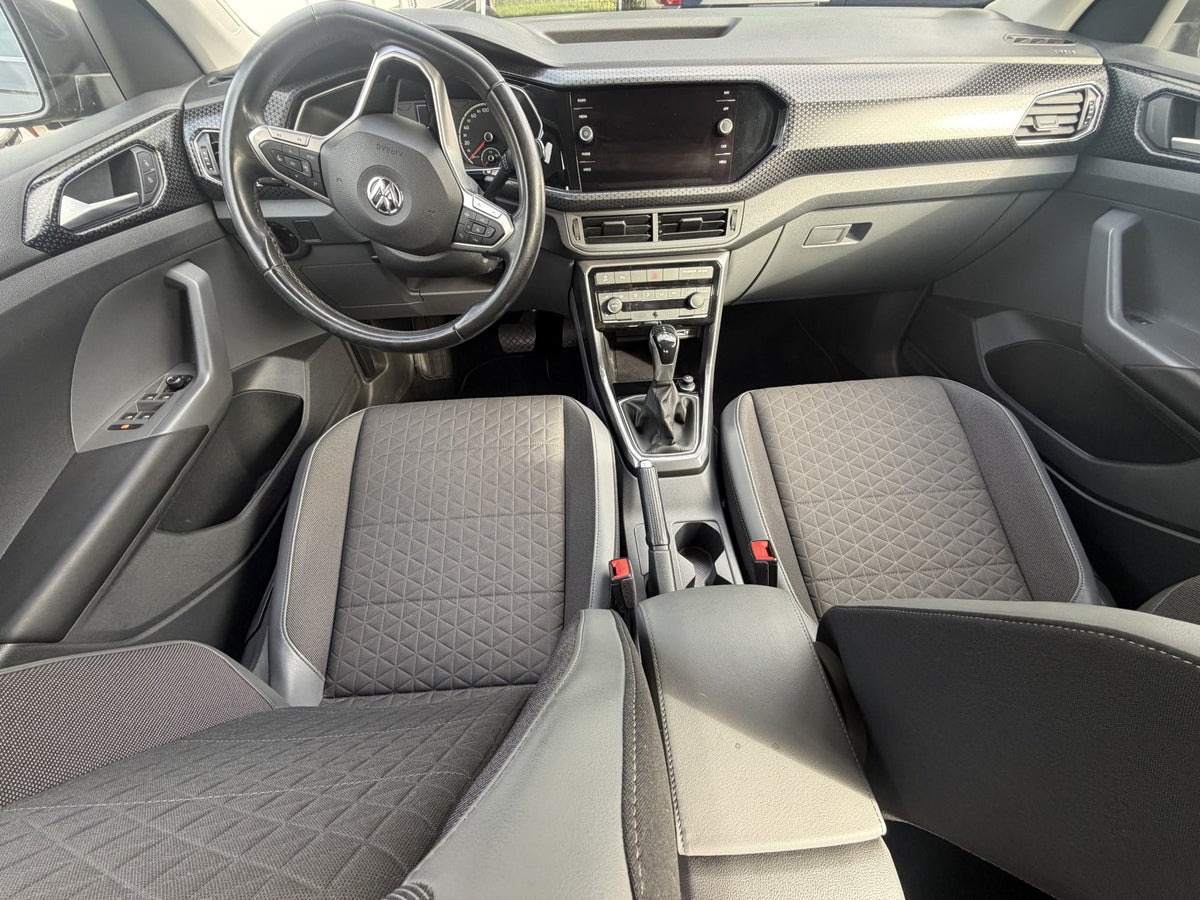 VW T-Cross Cockpit mit Multifunktionslenkrad und Automatik