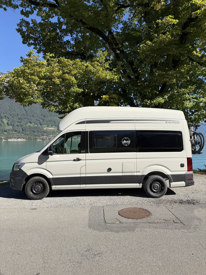 Grand California 600 Seitenansicht am See