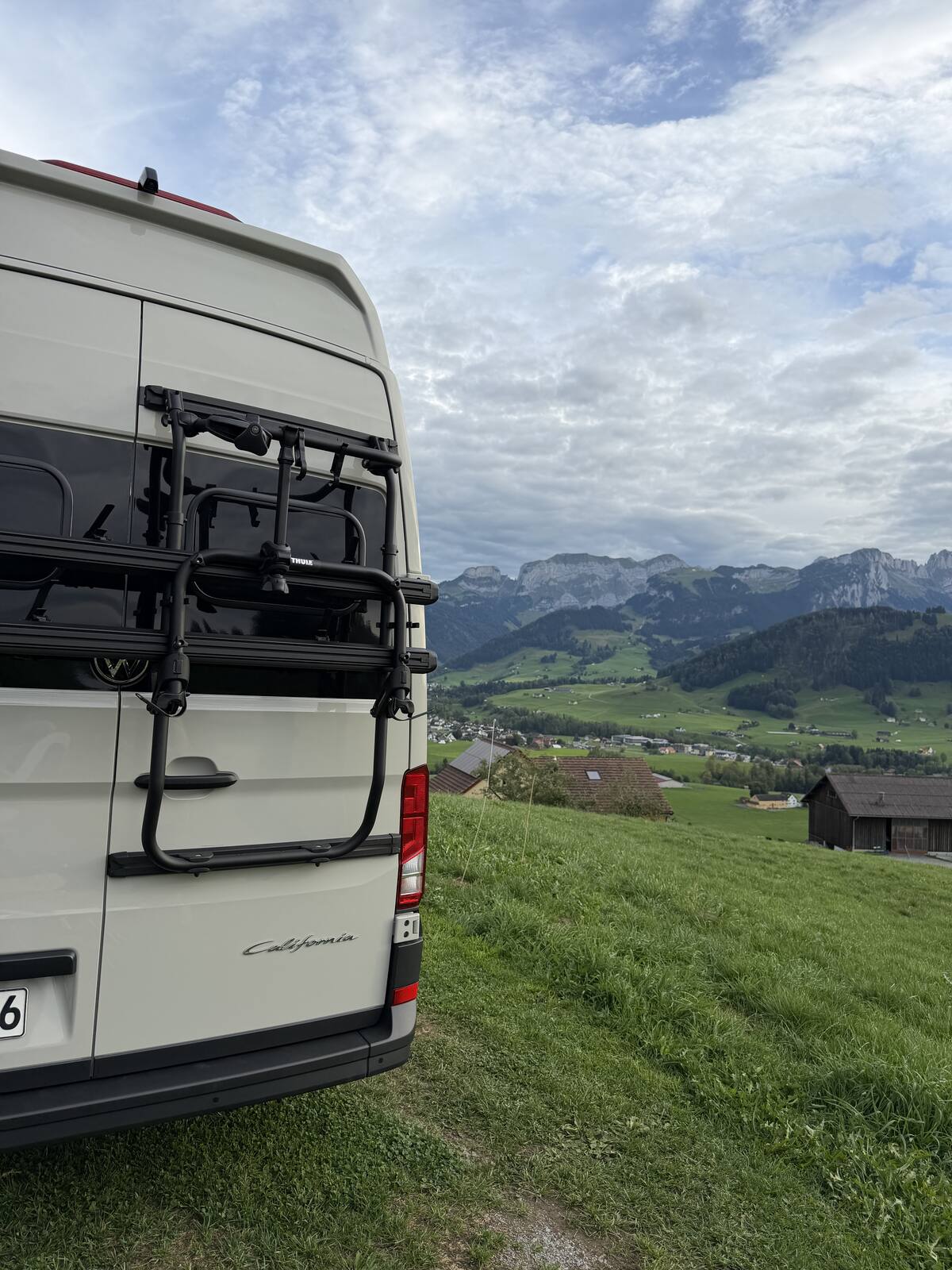 Fahrradträger am Grand California mit Blick ins Tal