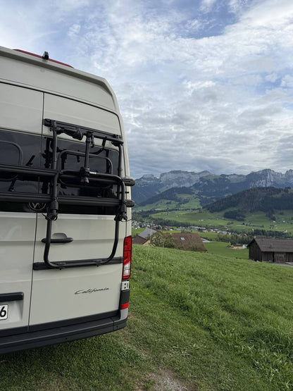 Fahrradträger am Grand California mit Blick ins Tal