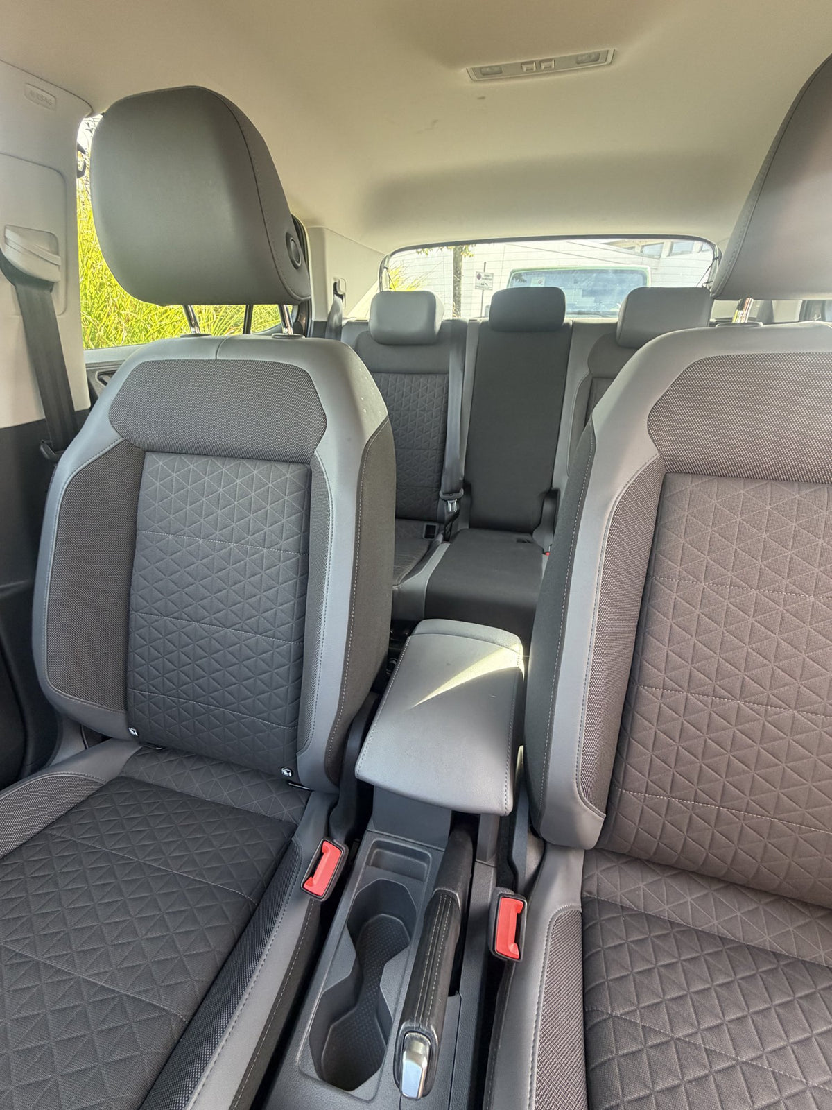 VW T-Cross Innenraum mit Mittelarmlehne