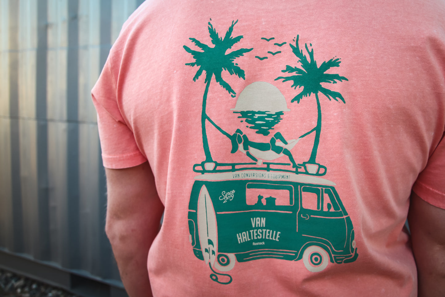 Van-Haltestelle Surf Van T-Shirt (Unisex)
