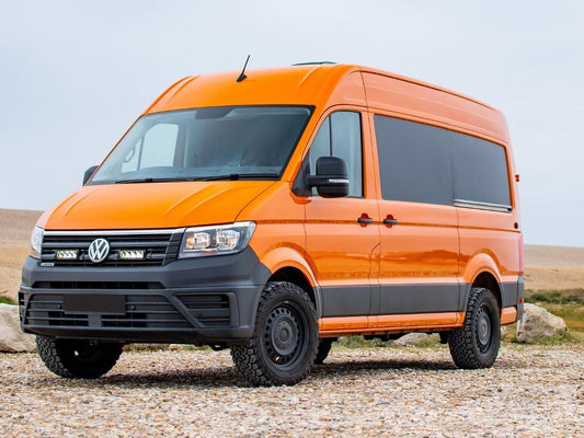 VW Crafter Grand California mit Lazer Triple-R 750 Scheinwerfern im Kühlergrill