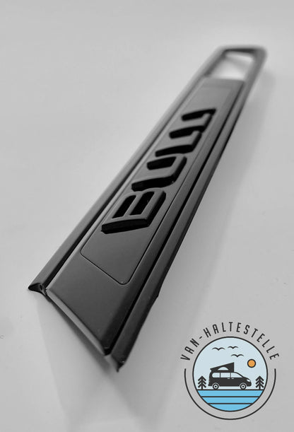 VW Schriftzug T6.1 Emblem Hochglanz Schwarz für California und Multivan VW Bulli Van- Haltestelle