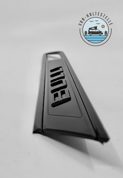 VW Schriftzug T6.1 Emblem Hochglanz Schwarz für California und Multivan VW Bulli Van- Haltestelle