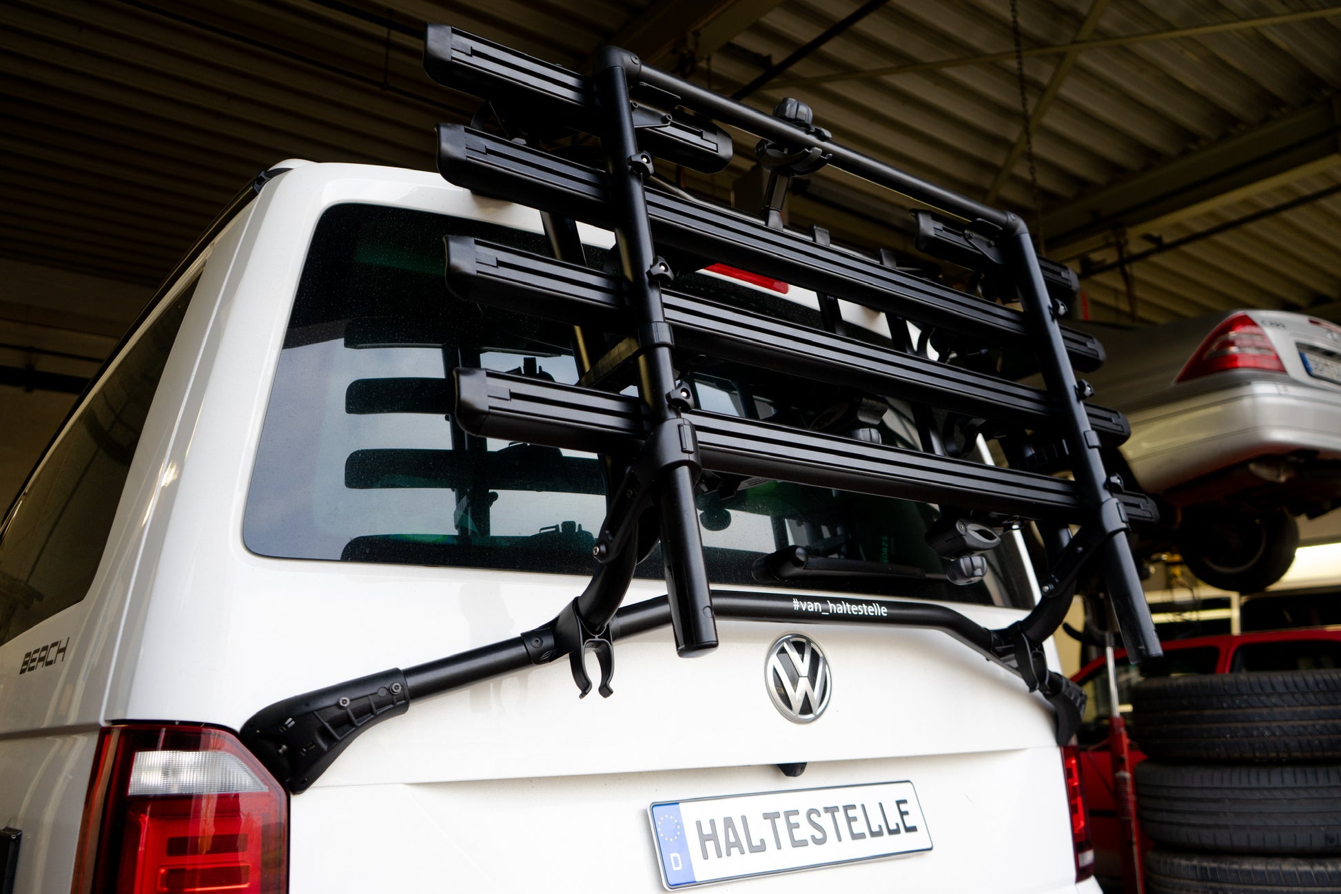 fahrradanhänger für heckklappe Fahrradträger T6 Schwarz für die Heckklappe Original Van-Haltestelle – VAN-HALTESTELLE